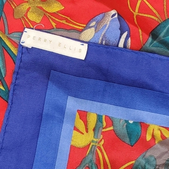 Vintage Perry Ellis Floral scarf - Picture 6 of 7